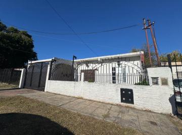 Casa · 128m² · 5 Ambientes · 3 Cocheras · Casa y Dpto - 3 Amb C/ Pileta Burzaco