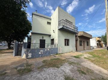 Casa · 113m² · 3 Ambientes · 1 Cochera · Casa 3 Amb + Depto 3 Amb C/coch, Patio Venta en Block