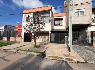PH · 160m² · 3 Ambientes · 1 Cochera · Vta PH Al Frente / Cochera / Patio / Dock Sud