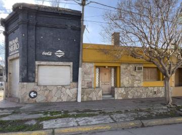 Casa · 180m² · 6 Ambientes · Casa + Local + Galpon en Pleno Centro de Zavalla