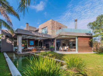 Casa · 400m² · 7 Ambientes · 2 Cocheras · Venta Casa Parque Miramar 3 Dorm Estudio Piscina