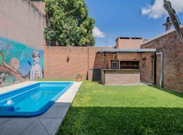 Casa · 100m² · 3 Ambientes · Venta - Casa 3 Amb C/ Quincho y Pileta - C. Madero