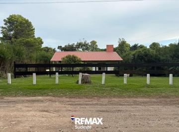Casa · 70m² · 3 Ambientes · 1 Cochera · Casa con Espectacular Parquizado Pehuen Co