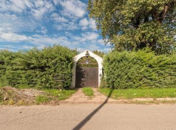 Quinta vacacional · 248m² · 4 Dormitorios · 3 Cocheras · Venta de Quinta 5 Amb Zona Francisco Alvarez