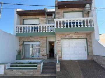 Casa · 149m² · 4 Ambientes · 1 Cochera · Casa en Venta en Pergamino con Patio y Pileta