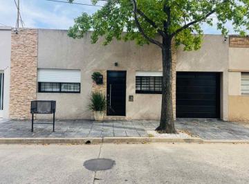 Casa · 147m² · 4 Ambientes · 1 Cochera · Casa en Venta en Pergamino Zona Centro