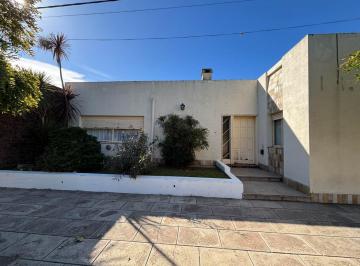 Casa · 191m² · 6 Ambientes · 1 Cochera · Casa en Venta en Bragado Zona Centrica con Pileta