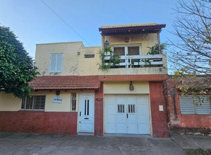 Casa · 221m² · 6 Ambientes · 1 Cochera