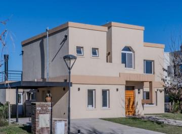 Casa · 192m² · 6 Ambientes · 1 Cochera · Casa 6 Ambientes en Venta en El Canton con Pileta