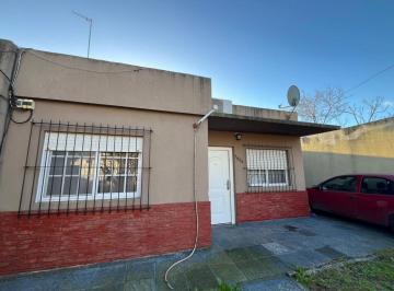 Casa · 69m² · 3 Ambientes · 1 Cochera · Venta Casa 3 Amb en Platanos