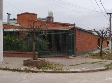 PH · 108m² · 4 Ambientes · 2 Cocheras · En Venta Casa 3 Dorm. Barrio Sur - Apta a Crédito