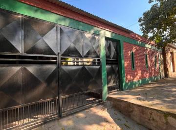 Casa · 104m² · 3 Ambientes · 1 Cochera · Venta de Casa en San Andres 470 Viviendas
