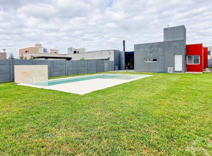 Casa · 120m² · 4 Ambientes · 2 Cocheras