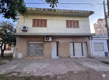 Casa · 123m² · 4 Ambientes · 1 Cochera · Venta Casa Multifamiliar 4 Amb Vill Celina Cochera