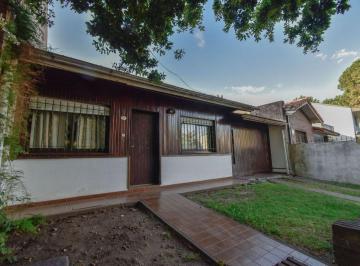 Casa · 70m² · 3 Ambientes · 1 Cochera · Casa en Venta en Adrogue 3 Ambientes con Jardin