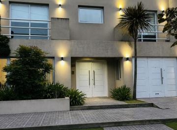 PH · 153m² · 6 Ambientes · 1 Cochera · Casa 3 Habitaciones en Venta en Dolores