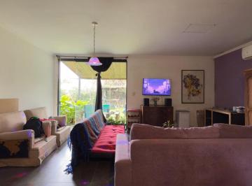 Casa · 87m² · 3 Ambientes · 2 Cocheras · Casa en Venta Arturo Segui 2 Dorm.