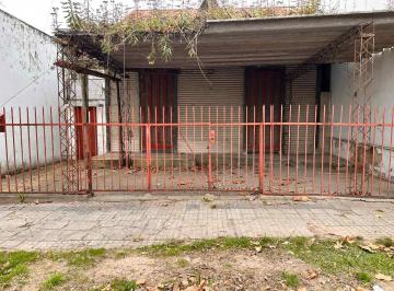 Casa · 120m² · 3 Ambientes · 2 Cocheras · Casa en Venta La Plata a Reciclar