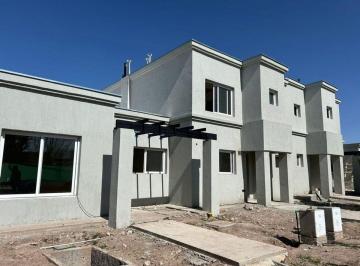 Casa · 78m² · 3 Ambientes · 1 Cochera · Venta Casa 2 Dorm Punta Lago Maipú Financiado