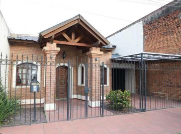 Casa · 278m² · 8 Ambientes · 1 Cochera · ¡Casa en Venta, 8 Ambientes! Bella Vista Ctes.