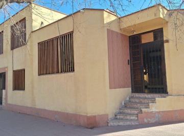 Casa · 160m² · 5 Ambientes · 2 Cocheras · Venta Casa en Sexta Sección, Mendoza