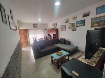 Casa · 141m² · 3 Ambientes · 2 Cocheras · Casa 3 Dorm. en Venta Berisso Quincho Pileta