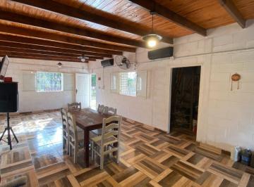 Casa · 78m² · 3 Ambientes · 1 Cochera · Vende Permuta Casa 2 Dorm con Pileta Los Molinos!