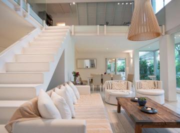 Casa · 380m² · 6 Ambientes · Mayling Pilar Casa con Pileta 4 Dormit en Venta