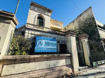 Casa · 200m² · 5 Ambientes · 3 Cocheras · Venta Casa Sobre Lote de 50 m en Excelente Zona de Banfield