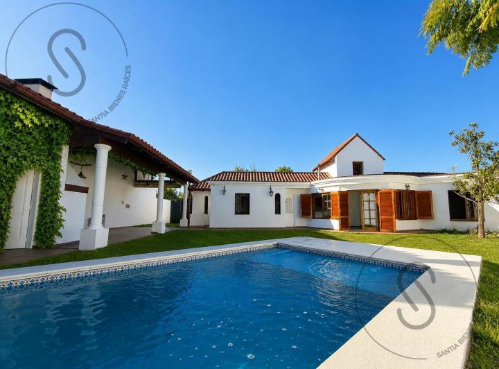 Casa · 243m² · 6 Ambientes · 3 Cocheras