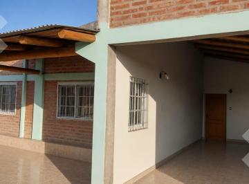 Casa · 4 Ambientes · 3 Cocheras · Alquiler Casa de Chacra 2 Dorm. - Fernandez Oro