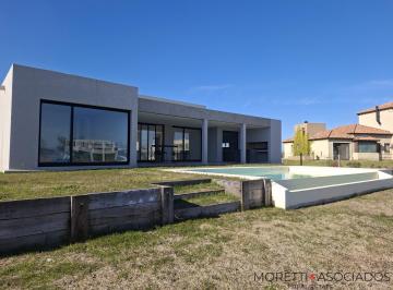 Casa · 260m² · 6 Ambientes · 4 Cocheras · Casa a Estrenar Al Rio con Amarra Propia Excelentes Terminaciones