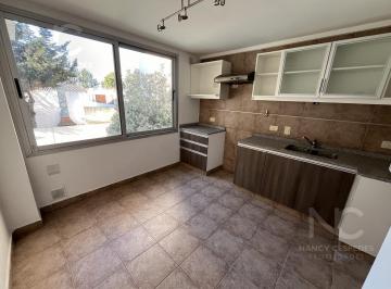 Departamento · 74m² · 3 Ambientes · 1 Cochera · Departamento de 3 Ambientes con Cochera y Baulera en Venta en Bernal!