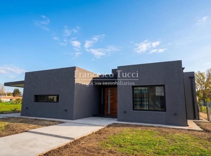 Casa · 600m² · 4 Ambientes · 4 Cocheras