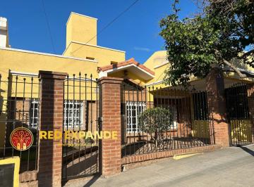 Casa · 109m² · 6 Ambientes · 1 Cochera · Alquiler Casa en Barrio Parque Chacabuco