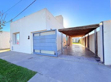 Casa · 161m² · 5 Ambientes · Se Vende Casa Dos Dormitoros con Pileta en Murphy