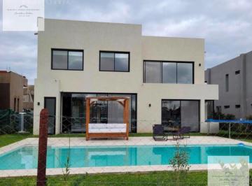 Casa · 250m² · 5 Ambientes · 2 Cocheras · Casa en Venta Lagoon Pilar