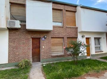 Departamento · 80m² · 5 Ambientes · 1 Cochera · Alquiler Duplex 3 Dorm. B° Petroleros P. H N° 1nto