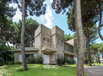 Casa · 269m² · 6 Ambientes · 4 Cocheras · Casa en Venta Pinamar Norte