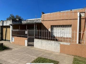 Casa · 102m² · 3 Ambientes · 1 Cochera · Casa de 2 Dorm. y Quincho en Miro 290