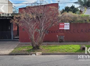 Casa · 150m² · 3 Dormitorios · 2 Cocheras · Casa con Consultorio o Dependencia en Venta, Berisso