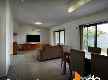 Casa · 135m² · 5 Ambientes · 2 Cocheras · Duplex en Claros Village