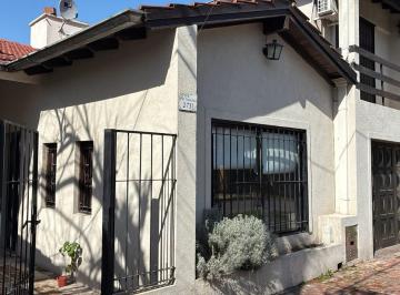 Casa · 170m² · 6 Ambientes · 1 Cochera · Muy Linda Casa Reciclada en Bella Vista
