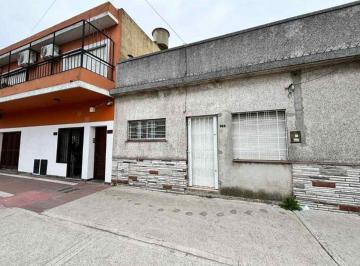 Casa de 2 ambientes, Avellaneda · Departamento Tipo Casa Independiente de La Calle de 2 Ambientes Comodo.