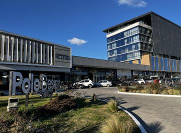 Oficina comercial · 66m² · 1 Ambiente · Moderna Oficina con Balcón en Alquiler en El Polo Hudson