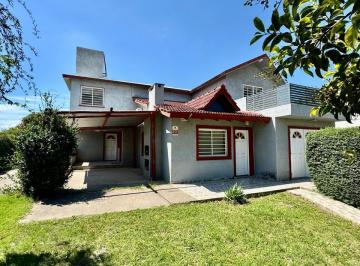Casa · 210m² · 5 Ambientes · 2 Cocheras · Casa en Venta Parador Tanti de 2 Plantas con 4 Dorm.