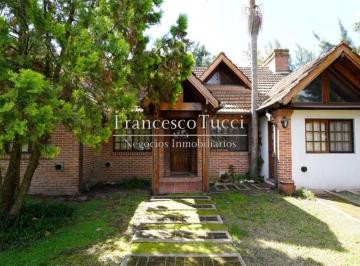 Casa · 200m² · 5 Ambientes · 1 Cochera · Casa en Venta 5 Ambientes en La Tradición