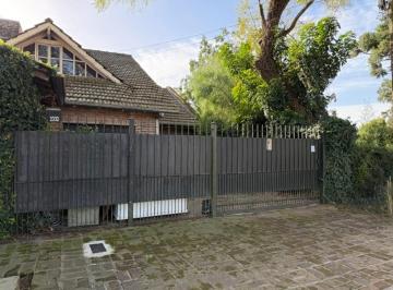 Casa · 160m² · 5 Ambientes · 2 Cocheras · Chalet a La Venta en Don Torcuato