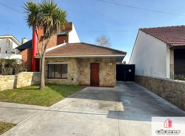 Casa · 130m² · 3 Ambientes · 1 Cochera