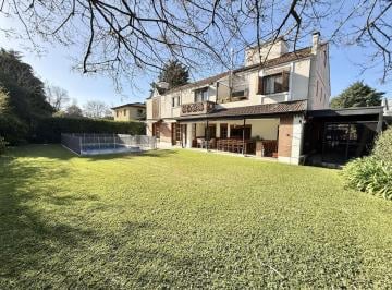 Casa · 325m² · 7 Ambientes · 5 Cocheras · Casa a La Venta en Barrio Cerrado Las Victorias
